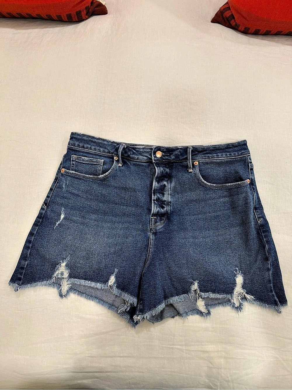 Good American Distressed Jean Shorts in Blue Size 16